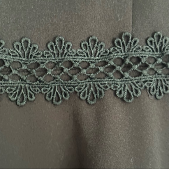 B Darlin Juniors Dress Sz 3-4 Black VGC Lace Trim White.Flared Skirt. - Picture 3 of 7